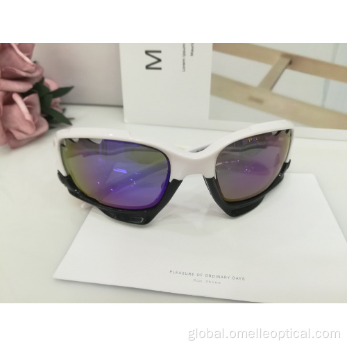 Man Wearing Sunglasses Stylish Full Frame Square UV Protection Sunglasses Supplier